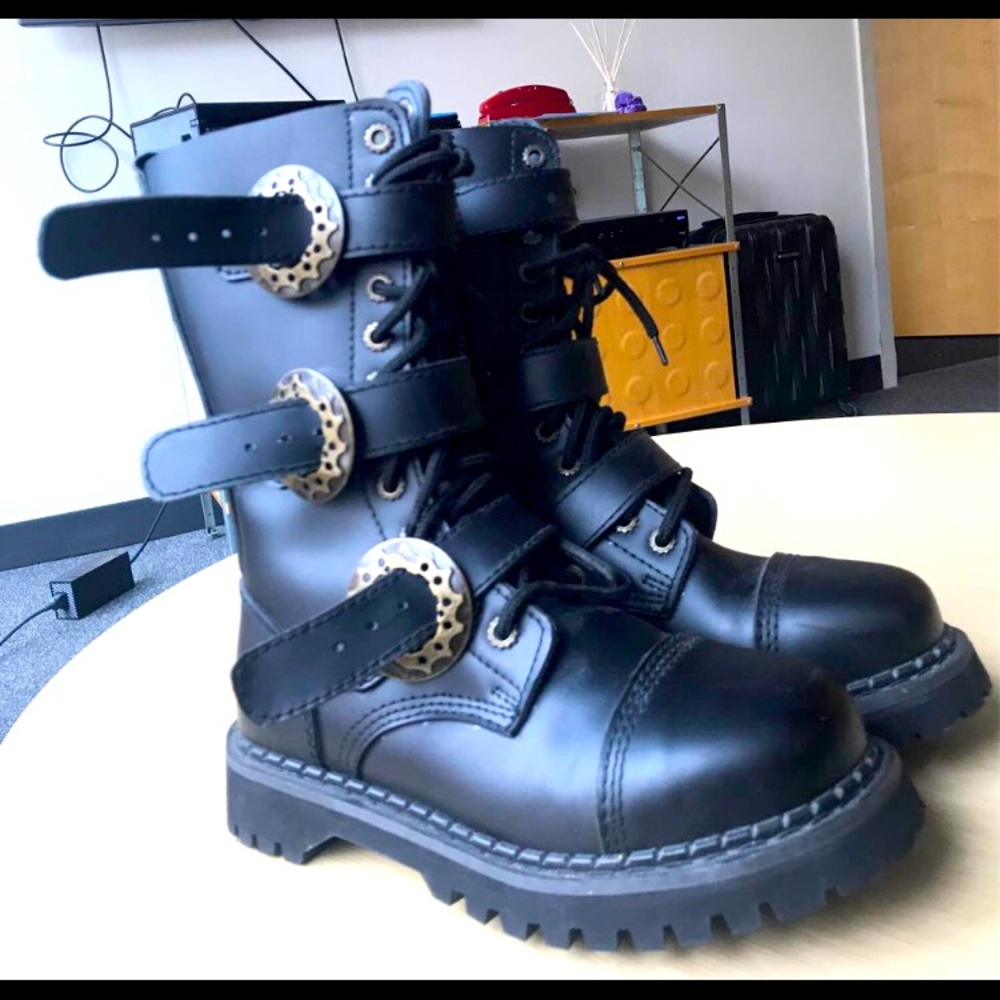 NEW Demonia Platform combat boots